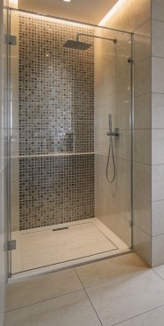 Douche à l'italienne en mosaïque